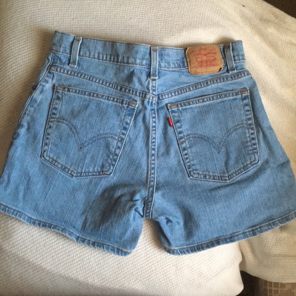 Levi’s jean shorts,light wash - med/high waisted